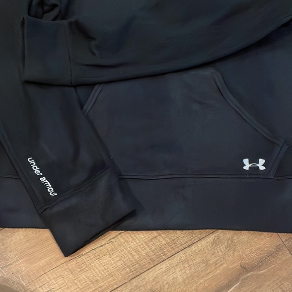 Under Armour 1/4 semi fitted pull over - Picture 2 of 6